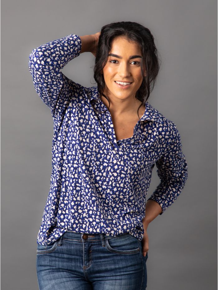 Cady V-Neck Animal Print Top In Indigo